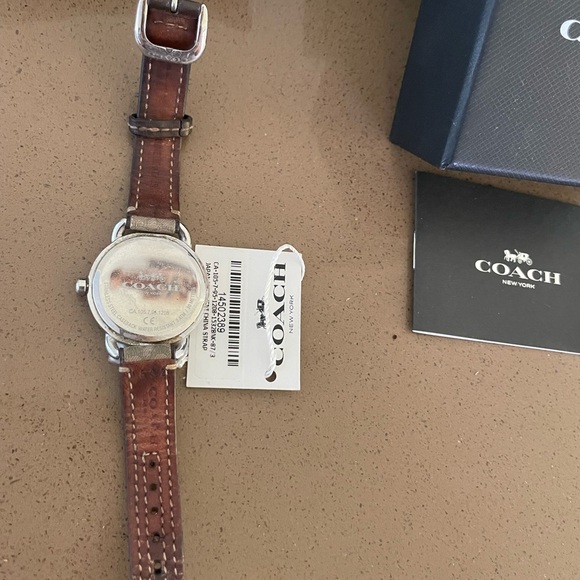Coach Women\'s Watch with Cream Dial and Brown Strap main image 4